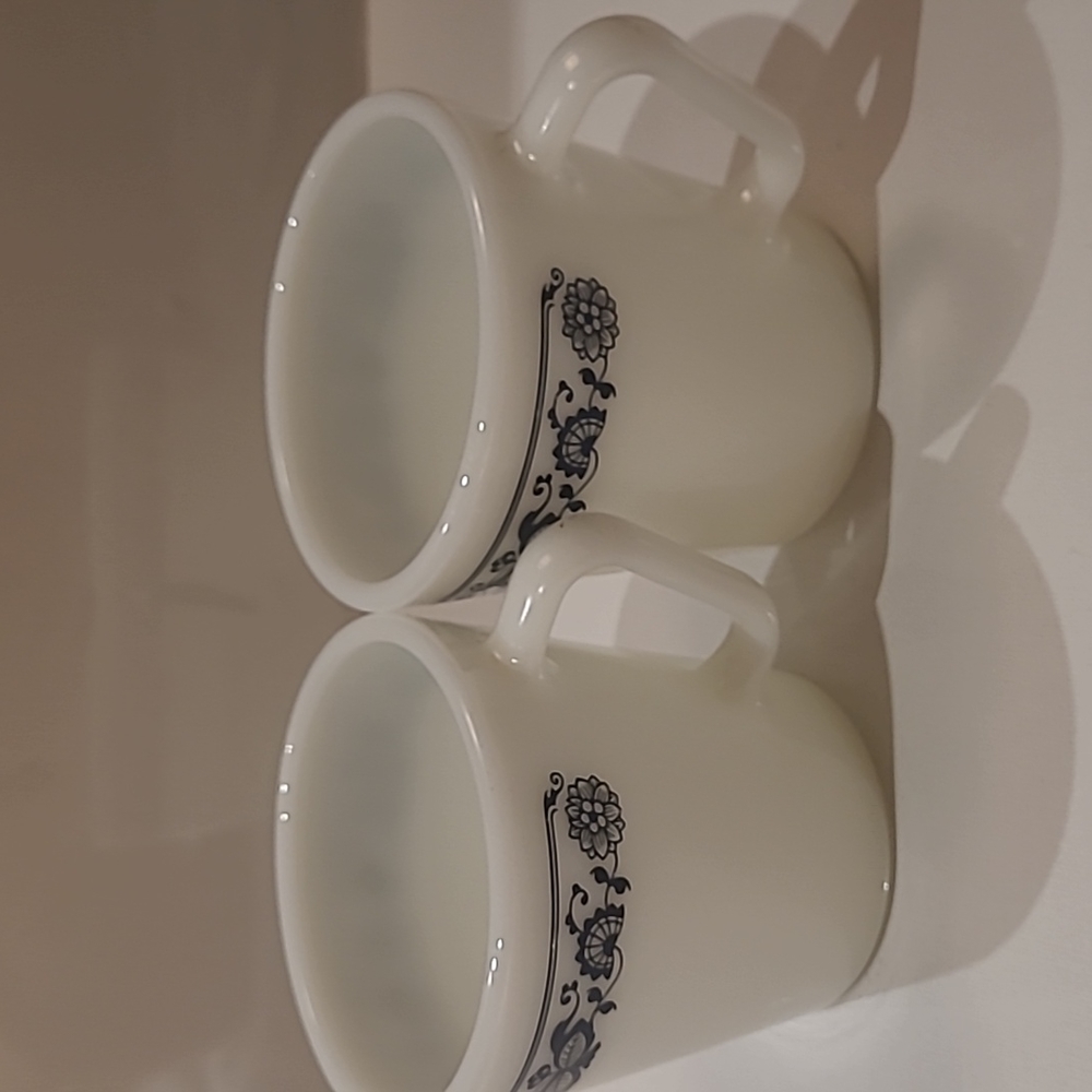 Vintage Pyrex 1410 old tow blue pattern white milk  mugcup set of 2